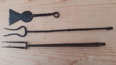 Forchettone e taglia pasta antichi ferro battuto