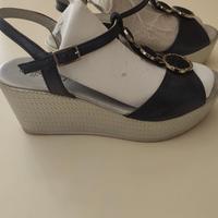 Sandali con zeppa 
