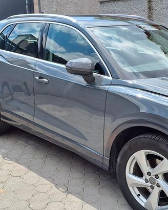 Audi Q3 2.0 tdi business advance
