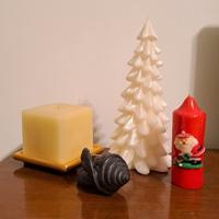Candele decorative a tema natalizio