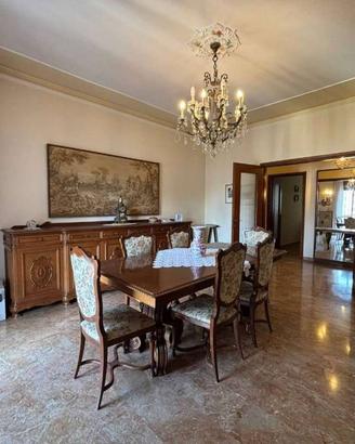 Appartamento di 105 m² con 3 locali e box auto a V