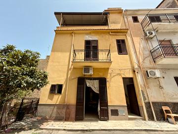 Casa indipendente a Partinico, Via Trento