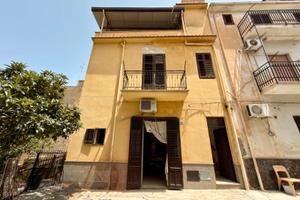 Casa indipendente a Partinico, Via Trento