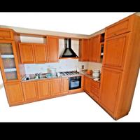 Cucina angolare di legno usata. Top In Marmo