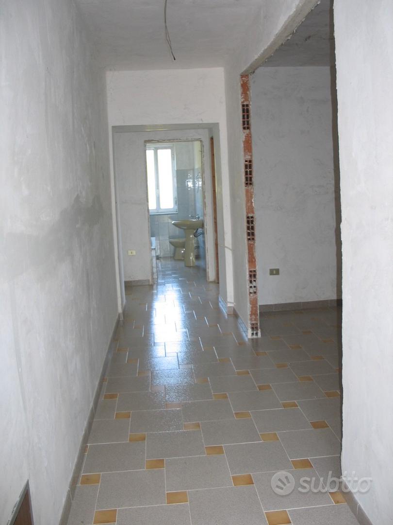 Terreno con casa da ristrutturare - Vista 2