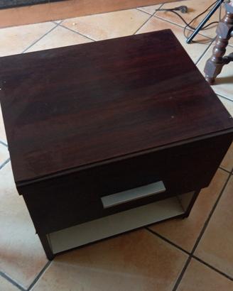 Comodino nero con cassetto e vano a giorno