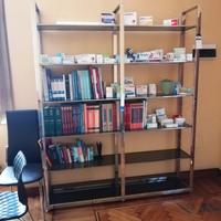 Libreria in vetro e metallo