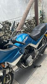 Moto SUZUKI  Buone condizioni batteria da cambiare