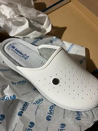 Stock pantofole e infradito
