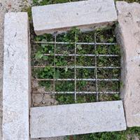 finestra in pietra antica 