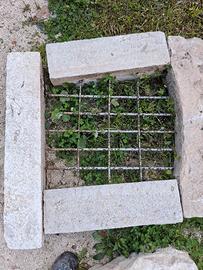 finestra in pietra antica 