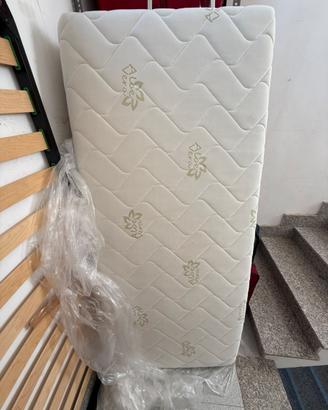 Letto singolo completo di materasso e rete