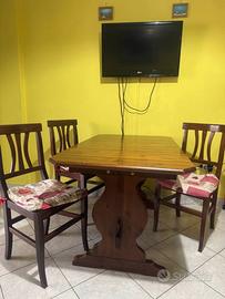 Tavolo da pranzo e sedie