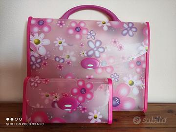 Valigetta e astuccio rosa