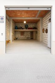 Ampio Garage 74 mq con soppalco-zona Via Archimede