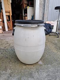 Fusti in plastica per conservare alimenti