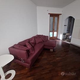 Divano angolare artigianale veneto colore Bordeaux