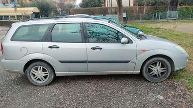 Ford Focus  sw 1600 benzina anno 2001