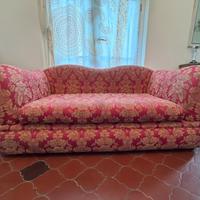 Divano classico in tessuto damascato