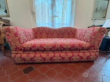 Divano classico in tessuto damascato