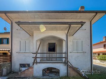 Casa semi-indipendente venduta al grezzo