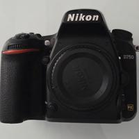 Nikon D750 (con battery grip e 3 batterie)