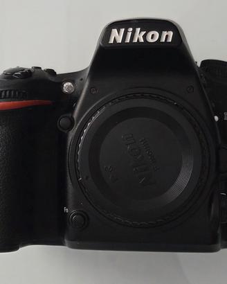 Nikon D750 (con battery grip e 3 batterie)