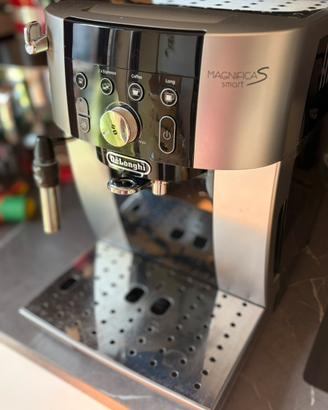 Macchina caffè Delonghi Magnifica S Smart