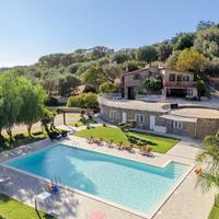 Appartamento con piscina a pochi minuti dal mare