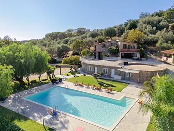 Appartamento con piscina a pochi minuti dal mare