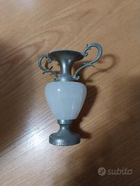 anfora metallo e marmo 