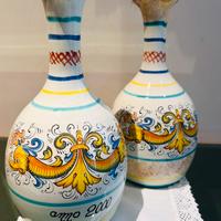 Eleganti brocche in ceramica Deruta