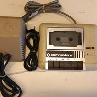 Alimentatore e lettore cassette per Commodore. 