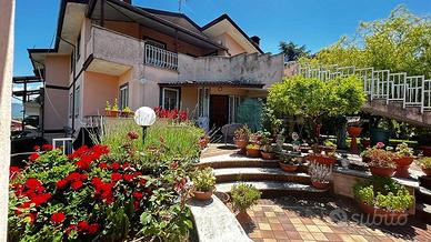 Villa di 280 m² con più di 5 locali e box auto a S