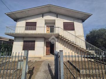 3 LOCALI A MONTEBELLUNA