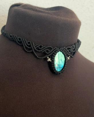 Collana choker in macramè