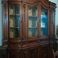 vetrina in stile barocco. 