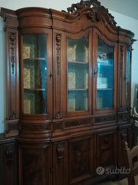 vetrina in stile barocco. 