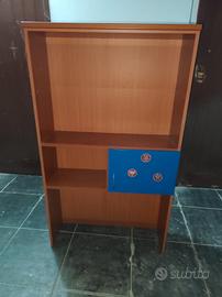 scrivania e libreria 