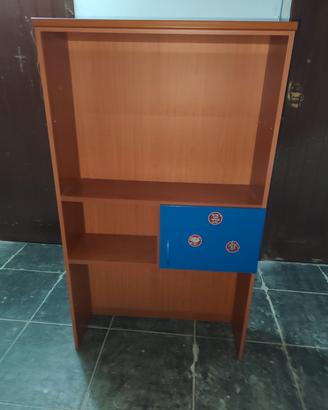 scrivania e libreria 