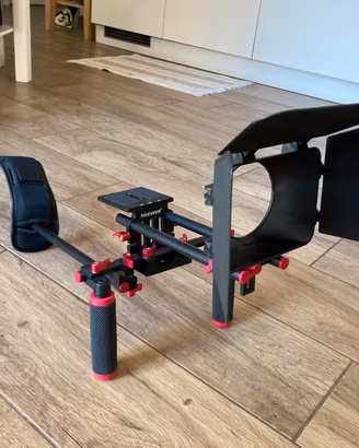 Supporto da spalle per videocamera