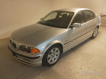 BMW 320i (E46)