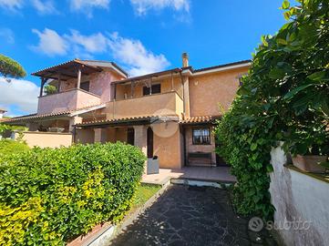 VILLA A SCHIERA A ANZIO