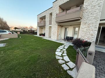 Appartamento trilocale con 2 bagni piano terra