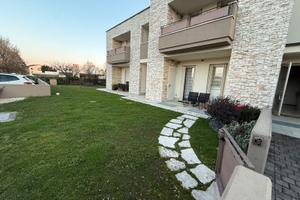 Appartamento trilocale con 2 bagni piano terra