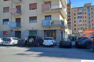 NOTARBARTOLO:LOCALE COMMERCIALE 3 LIVELLI