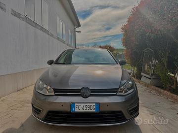 Volkswagen Golf R-Line  140 CV neopatentati