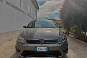 Volkswagen Golf R-Line  140 CV neopatentati