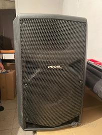 2 Casse acustiche Proel e uno schermo proiettore