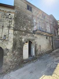 Casa indipendente di 80 m² con 5 locali a Teano
